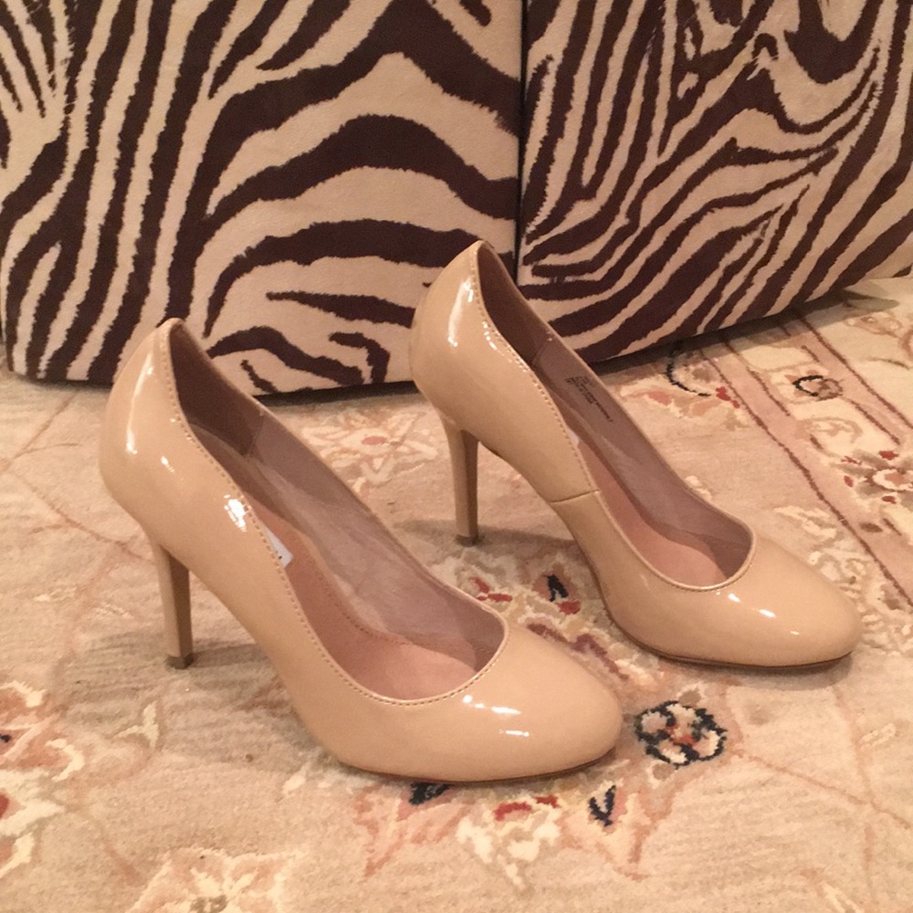 Steve Madden Nude Patent Pumps